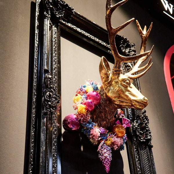 Hjortehode veggdekor i gull/sølv 1