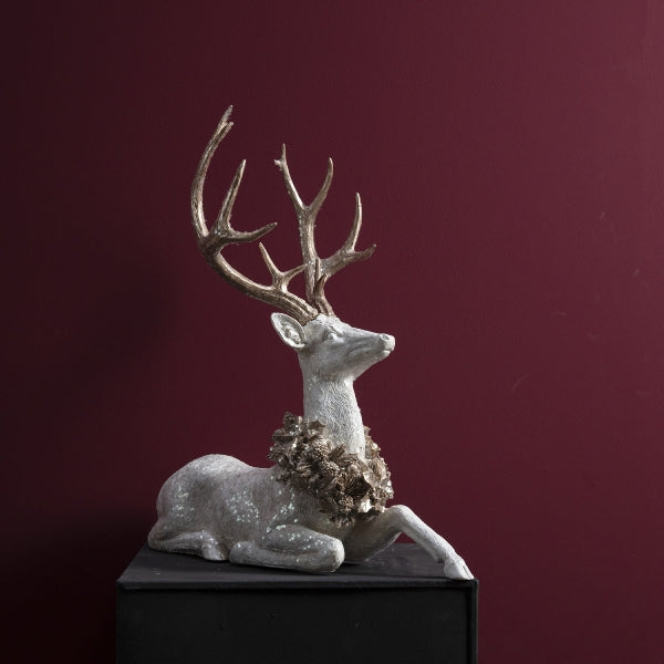 Deer Bust Laurel Liggende 1