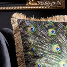 Påfugl pyntepute med frynser 2