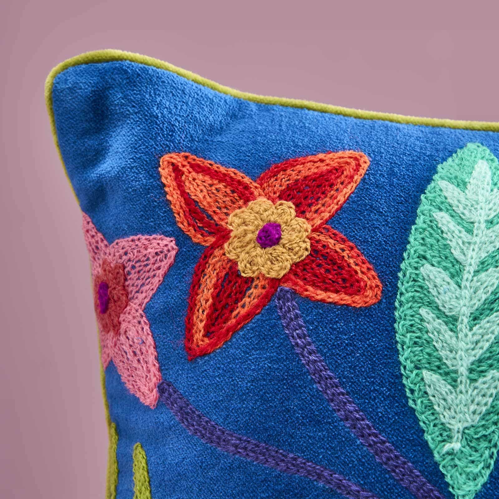 Frida Håndbrodert pute Blå 4