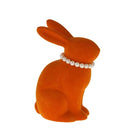 Hare med perlekjede 1