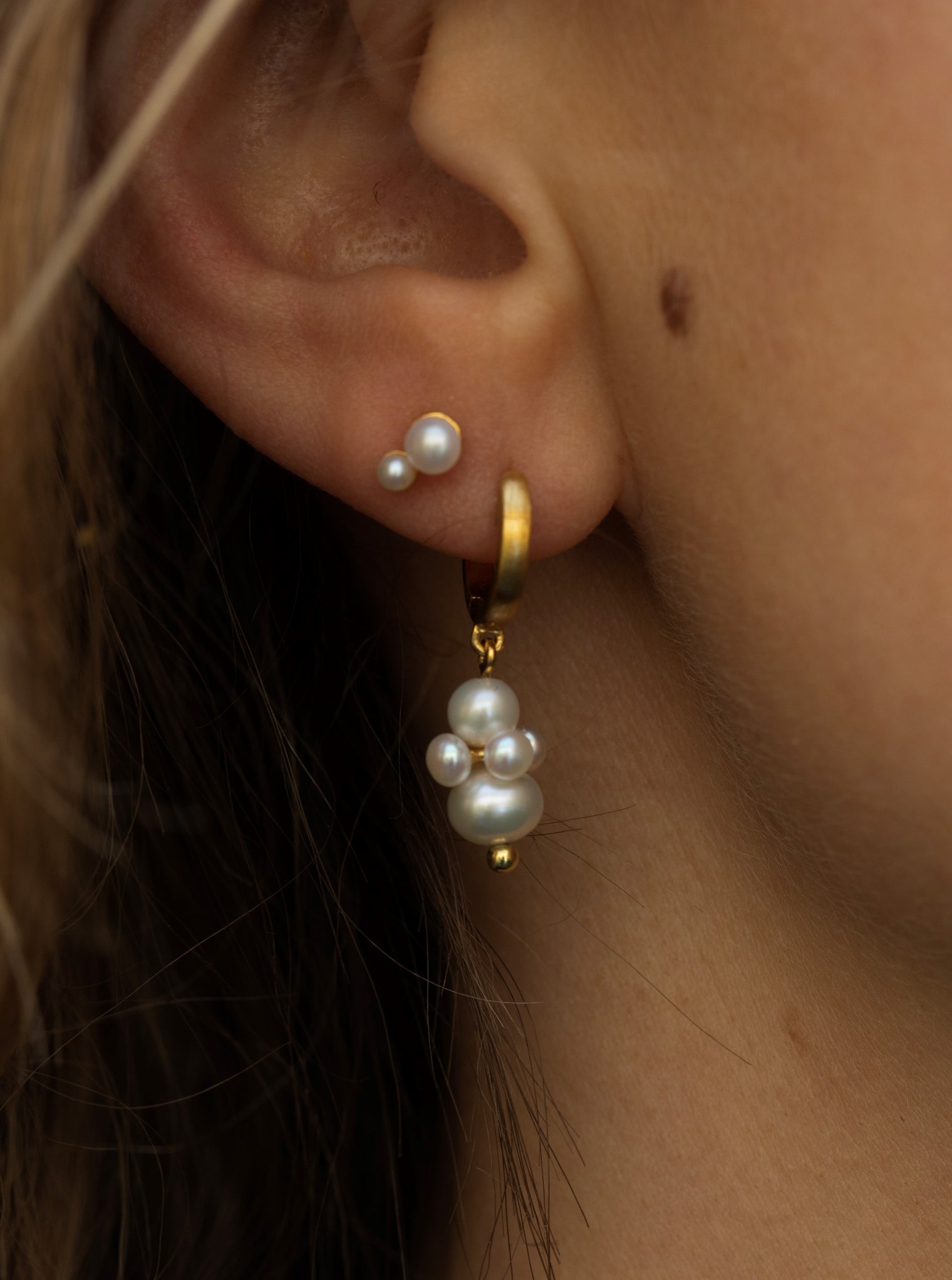 Pearl Cluster Hoop Gold 2