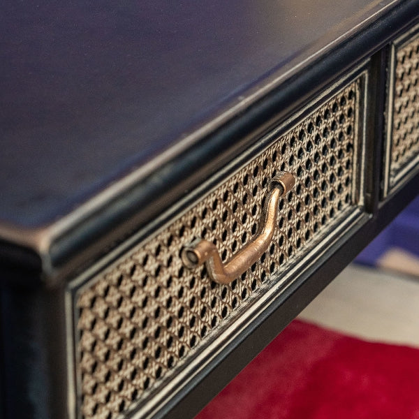 Table with drawers 2